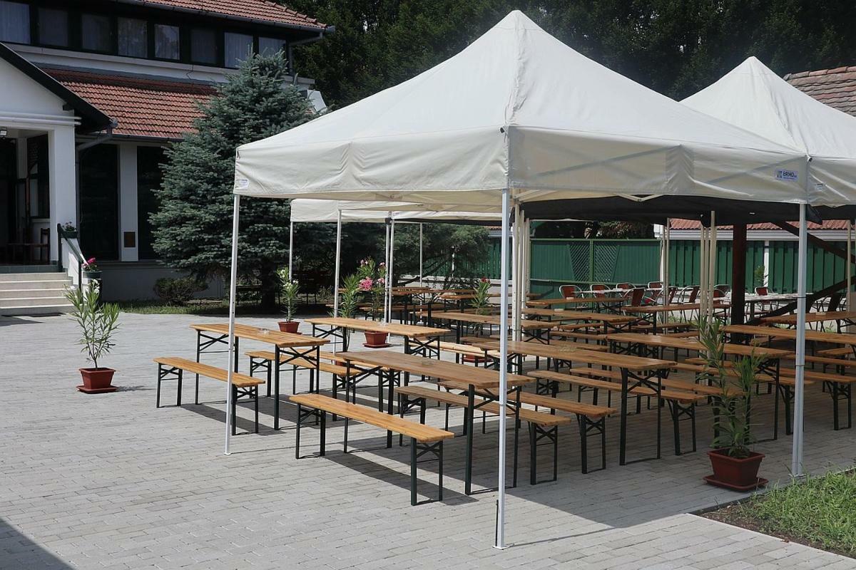 Szlovak Panzio Hotel Бекесксаба Екстериор снимка