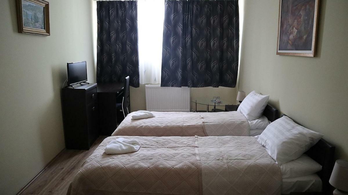 Szlovak Panzio Hotel Бекесксаба Екстериор снимка