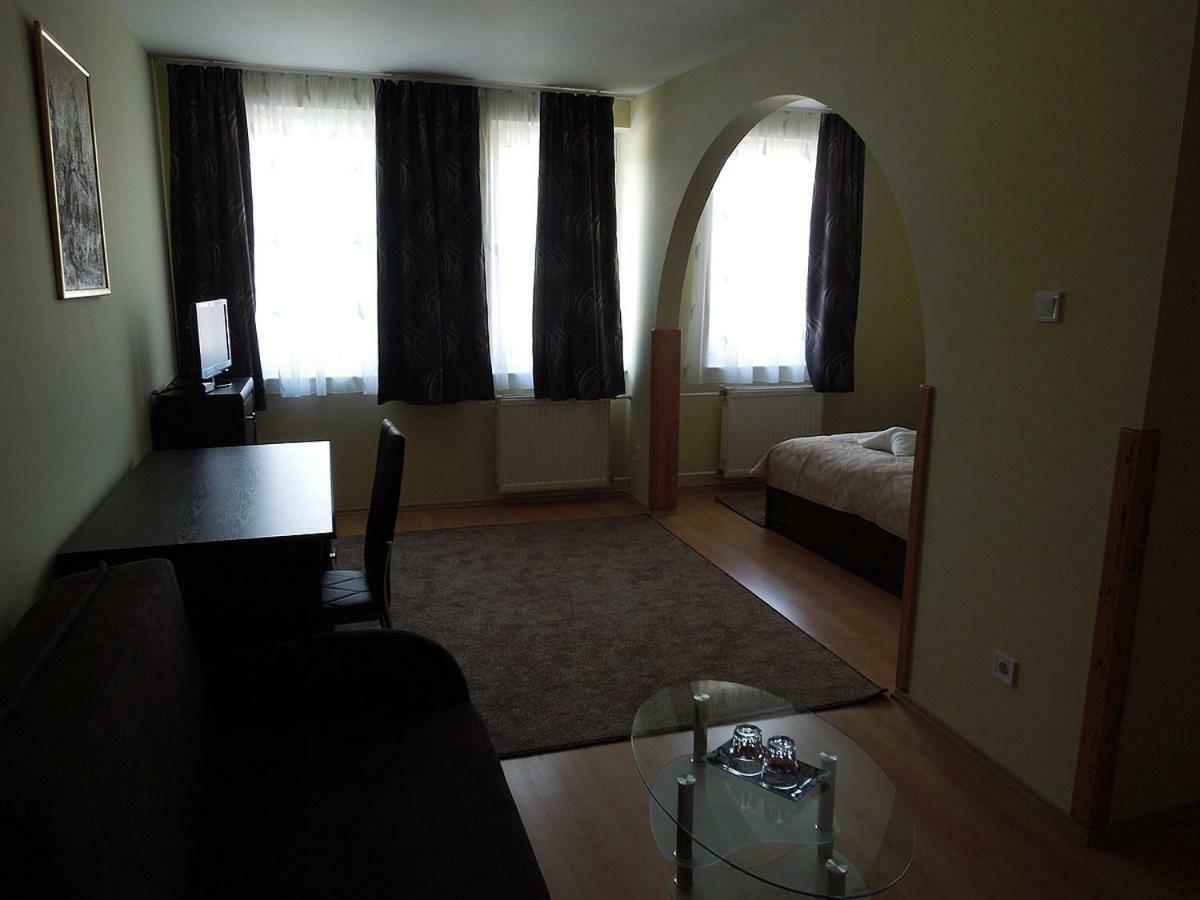 Szlovak Panzio Hotel Бекесксаба Екстериор снимка
