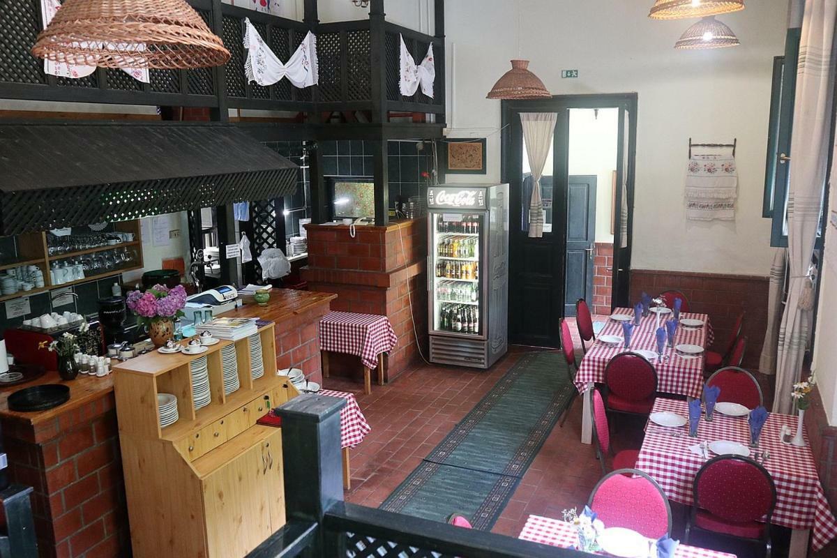 Szlovak Panzio Hotel Бекесксаба Екстериор снимка