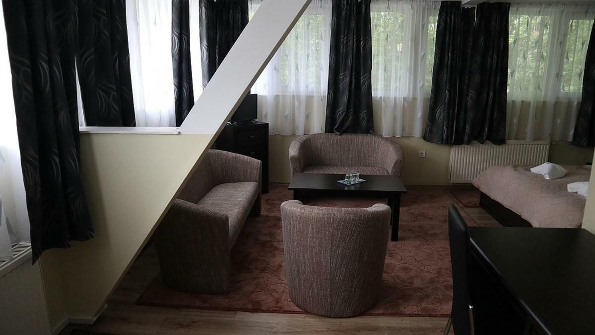 Szlovak Panzio Hotel Бекесксаба Екстериор снимка