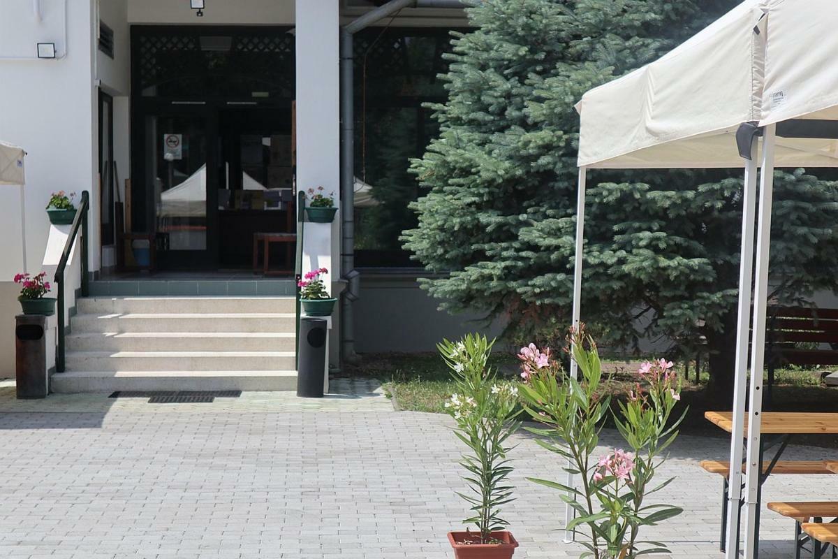 Szlovak Panzio Hotel Бекесксаба Екстериор снимка