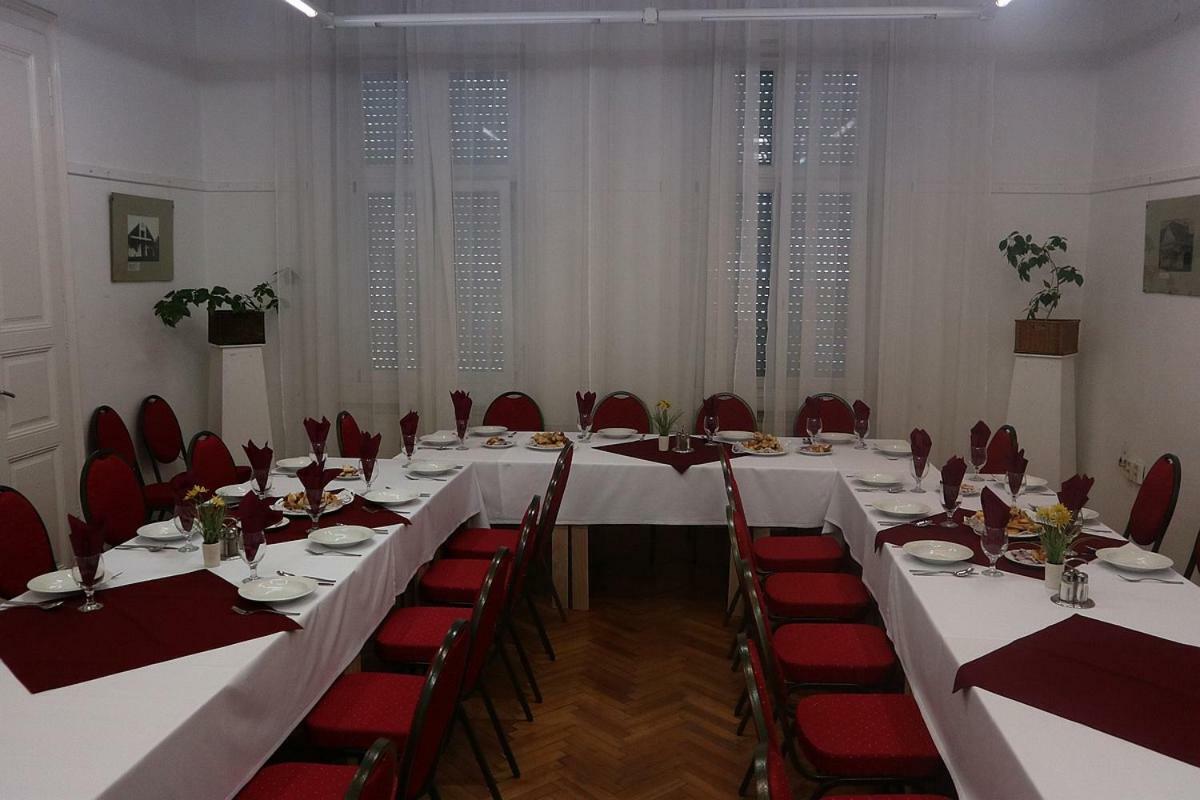 Szlovak Panzio Hotel Бекесксаба Екстериор снимка