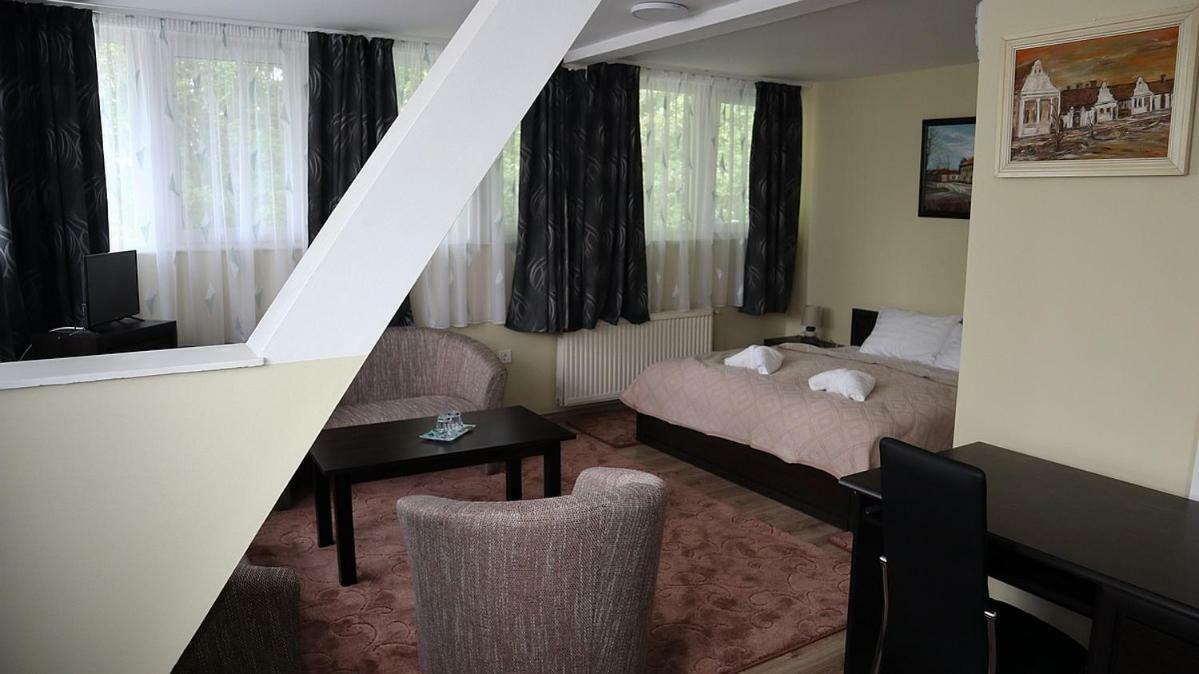 Szlovak Panzio Hotel Бекесксаба Екстериор снимка