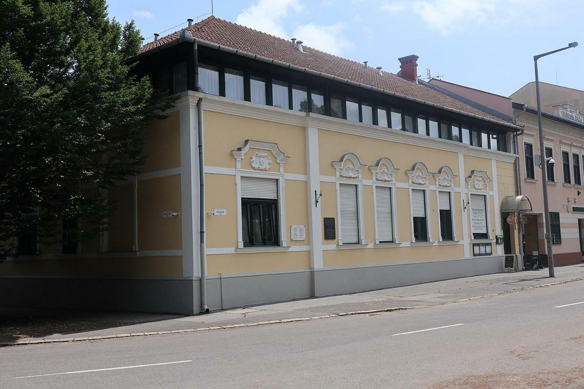 Szlovak Panzio Hotel Бекесксаба Екстериор снимка