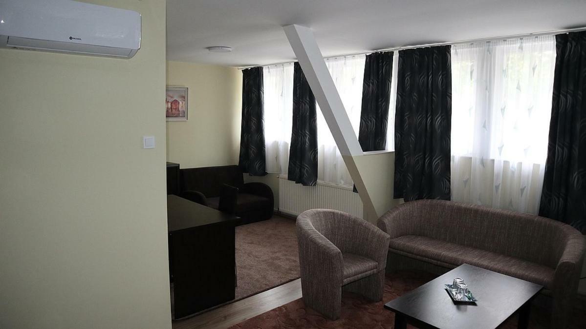 Szlovak Panzio Hotel Бекесксаба Екстериор снимка