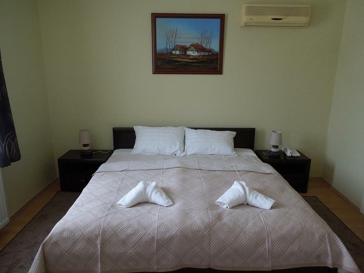 Szlovak Panzio Hotel Бекесксаба Екстериор снимка